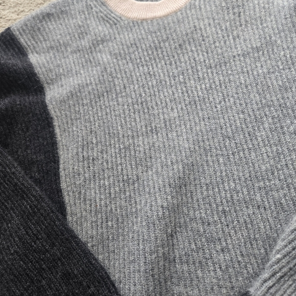 360 Cashmere  Colourblock Crewneck Sweater - Picture 5 of 8